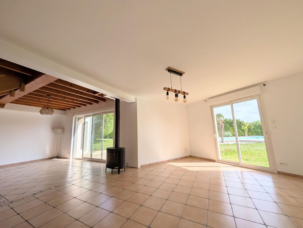 Vente Maison Jolie propriété, maison principale, piscine, grande dépendance et garage Jonzac