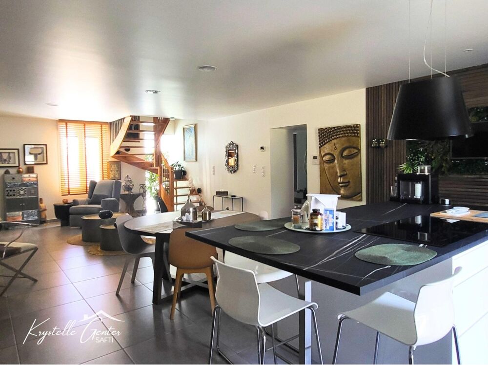 Maison familiale, soignée, idéalement située