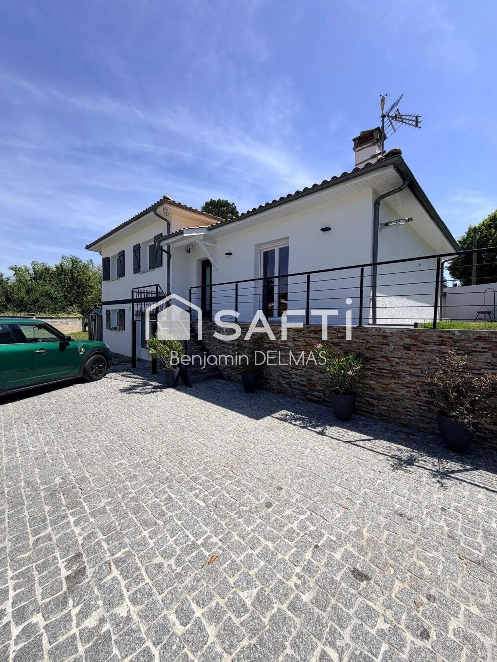 Maison entièrement rénovée à Artigues de 151 m².