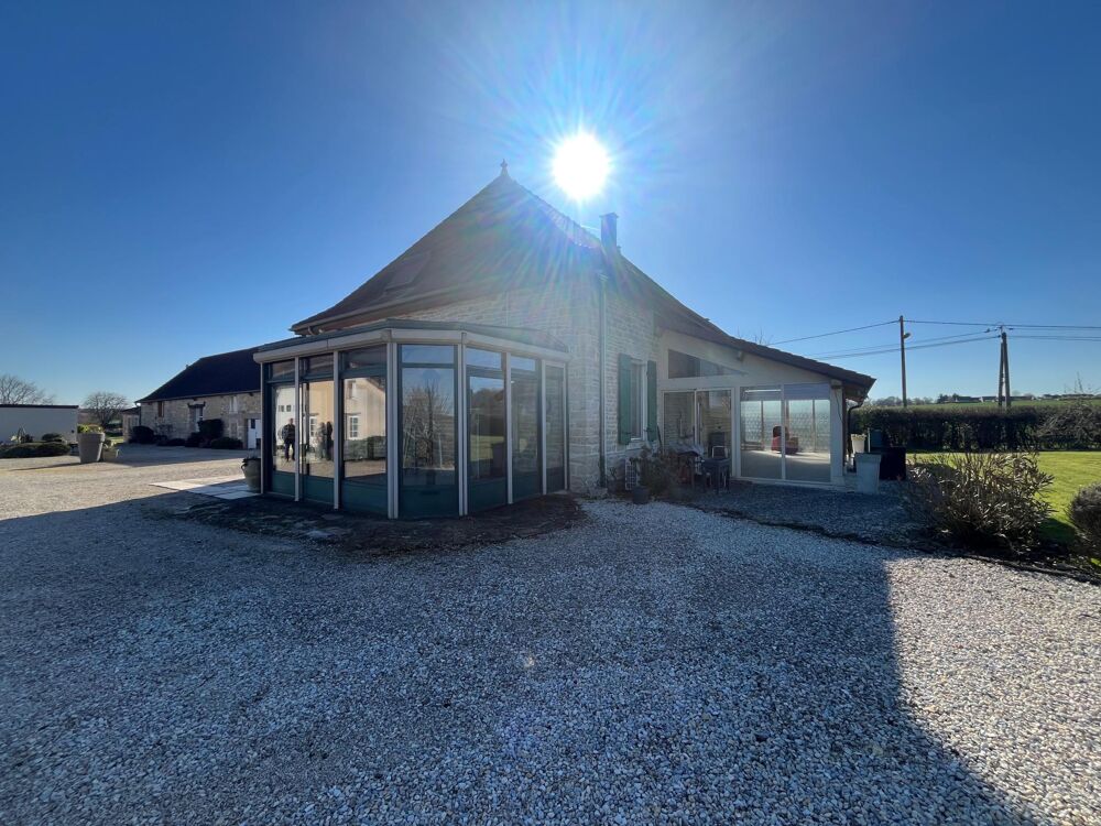 PROPRIETE AVEC DEPENDANCES PISCINE SUR VASTE TERRAIN ENTIEREMENT CLOS 10 minutes MEURSAULT, 20 minutes CHALON SUR SAONE/ BEAUNE
