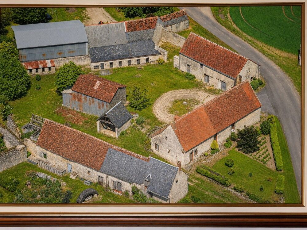 Authentique corps de ferme du XIII? siècle au charme rare et préservé.