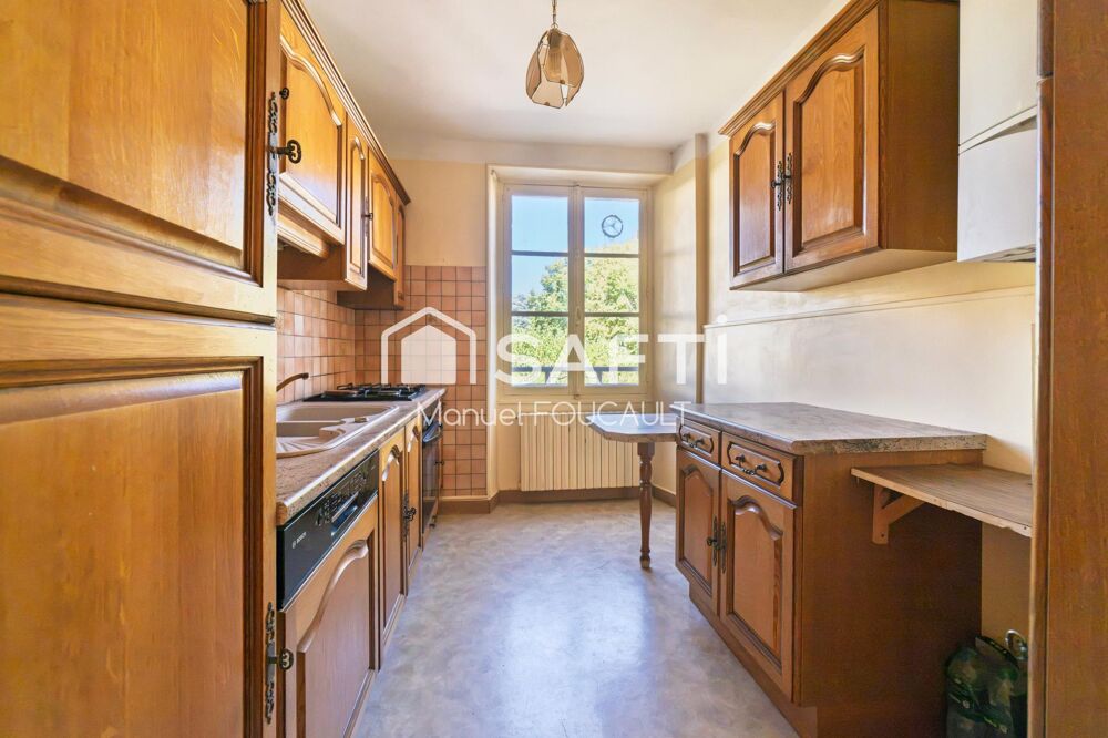 Chenove quartier Ferry/Bazin, maison de 158 m2 composée de 3 appartements le tout sur son terrain clos de 625 m2