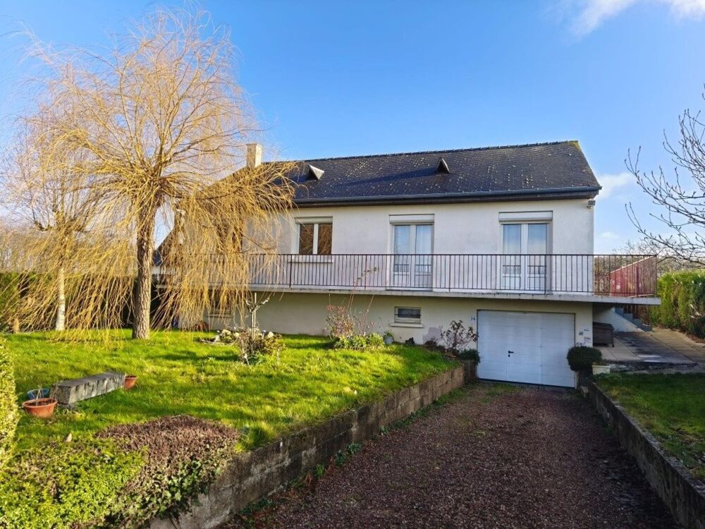 Maison située dans le bourg de Pleugueneuc