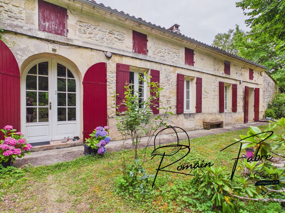 Maison de famille en pierre de 6 chambres au charme indéniable avec cheminées
