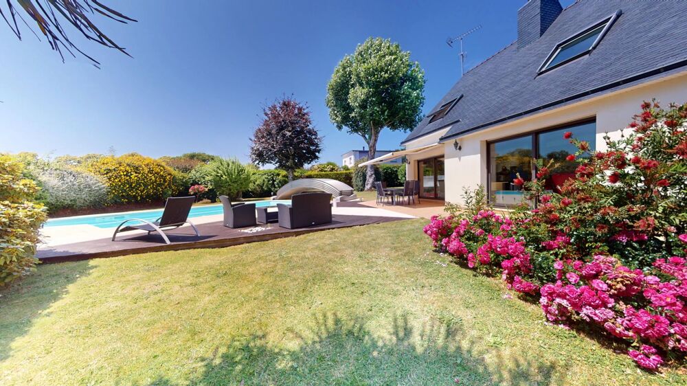 Vente Maison Maison avec vie de plain-pied, 4 chambres, piscine couverte chauffée et joli jardin arboré, paysagé de 2 139 m². Quimperle