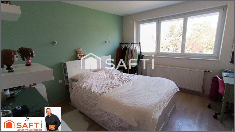 Vente Maison Pavillon 7 pièces de 149 m2 sur deux niveaux et sous-sol complet.Terrain de 2860 m2 clos et arboré. Montceau-les-mines