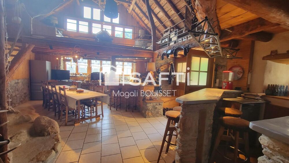 Vente Maison Maison en pierres T5 de 118m², ancienne bergerie rénovée de A à Z, terrasse, barbecue, cour, vue. Ce bien est idéal pour des par Jurvielle
