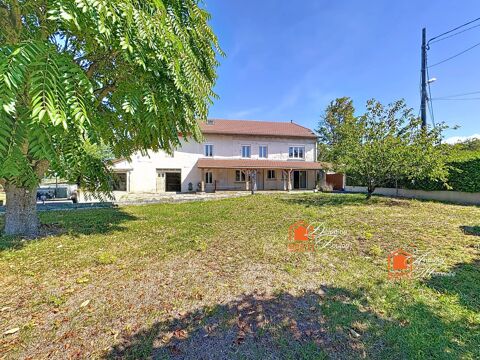   Maison familiale de 152 m� avec parc de 7 168 m� et piscine Maison - 7 pi�ce(s) - 152 m�