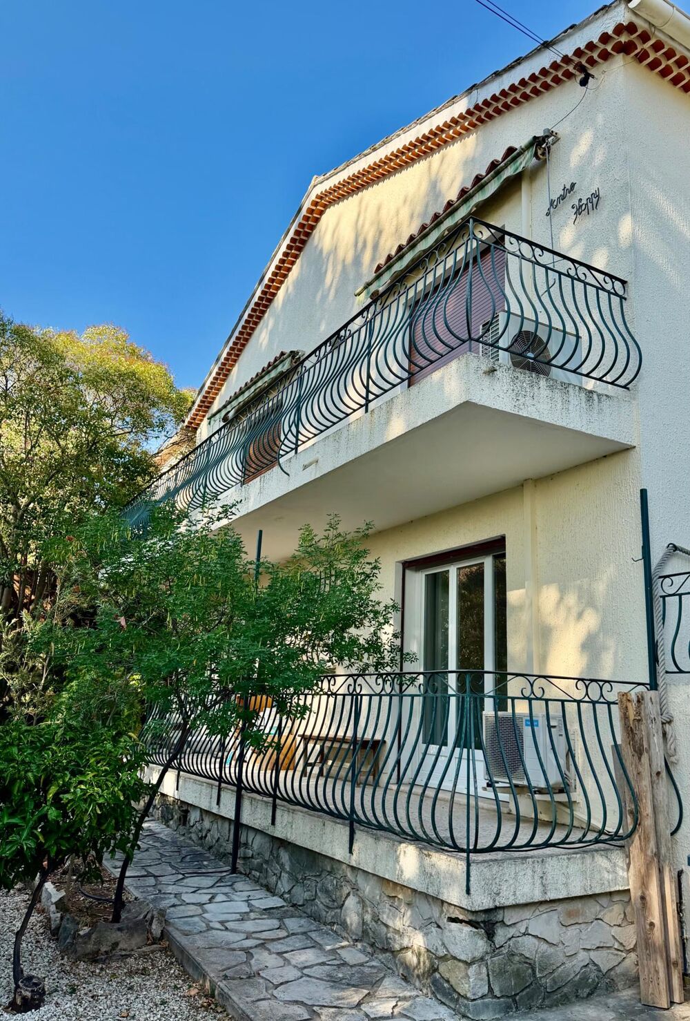 Serinette , grande maison familiale