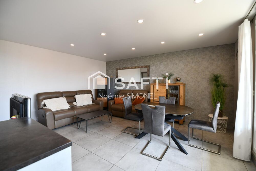 Grand appartement de cinq pièces ! Ravalement réglé par les propriétaires ! Trés beau niveau de finitions!
