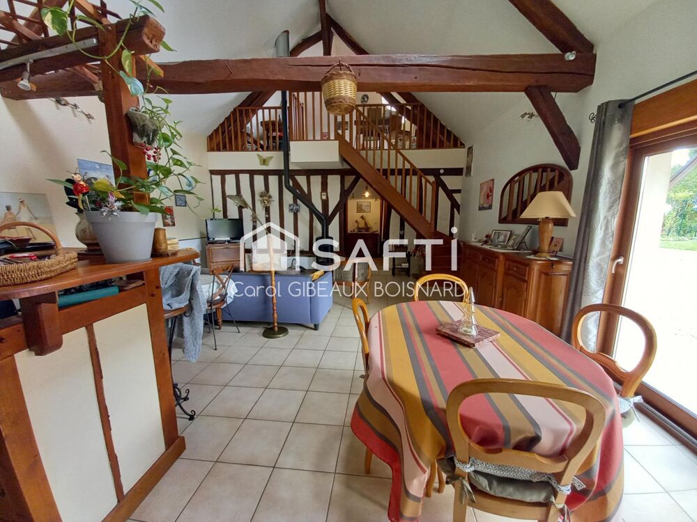 Ensemble de 2 habitations reliées avec double garage et superbe terrain