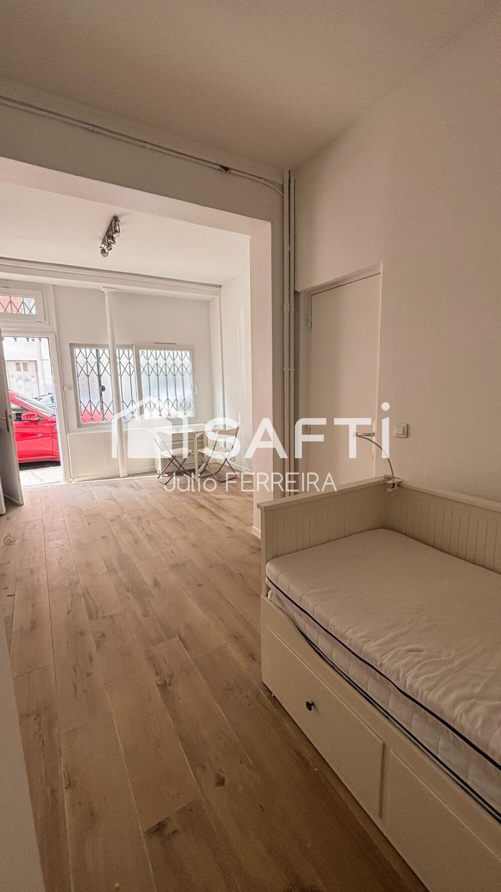   LOCAL COMMERCIAL A USAGE D APPARTEMENT RUE EMILE LEVEL 