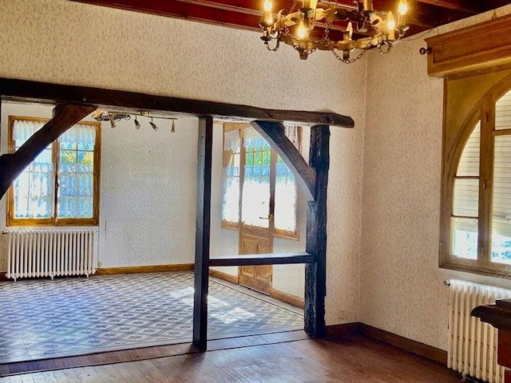 MAISON AVEC GRANDE DEPENDANCE SUR TERRAIN 6000 m2
