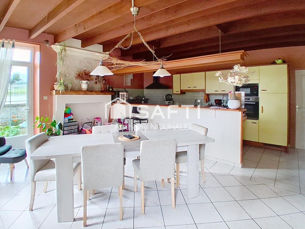 Vente Maison Maison Charentaise, cuisine, séjour, 3 chambres, dépendances Segonzac