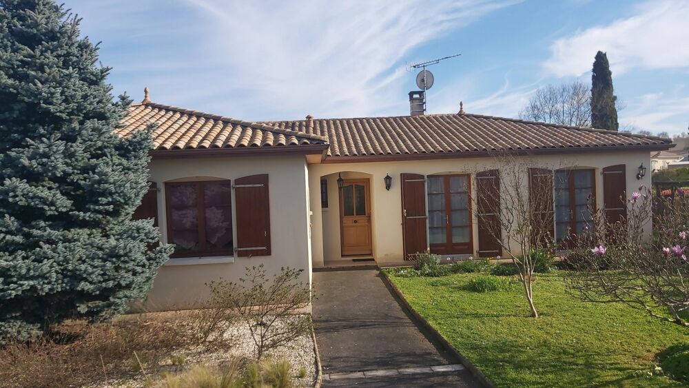 Vente Maison Belle maison de plain-pied avec piscine et garage Touvre