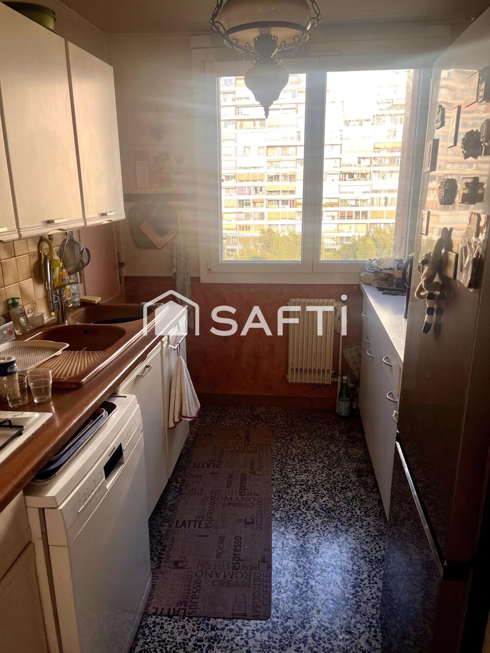 Vente Appartement T4/5 ETAGE ELEVE AVEC CAVE ET BOX EN SOUS SOL Marseille 9