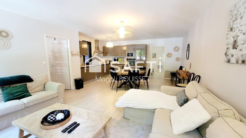 Appartement T4 de 91m², refait à neuf en 2011, matériaux de qualité et vendu meublé, 9 couchages, terrasse, ascenseur, place de