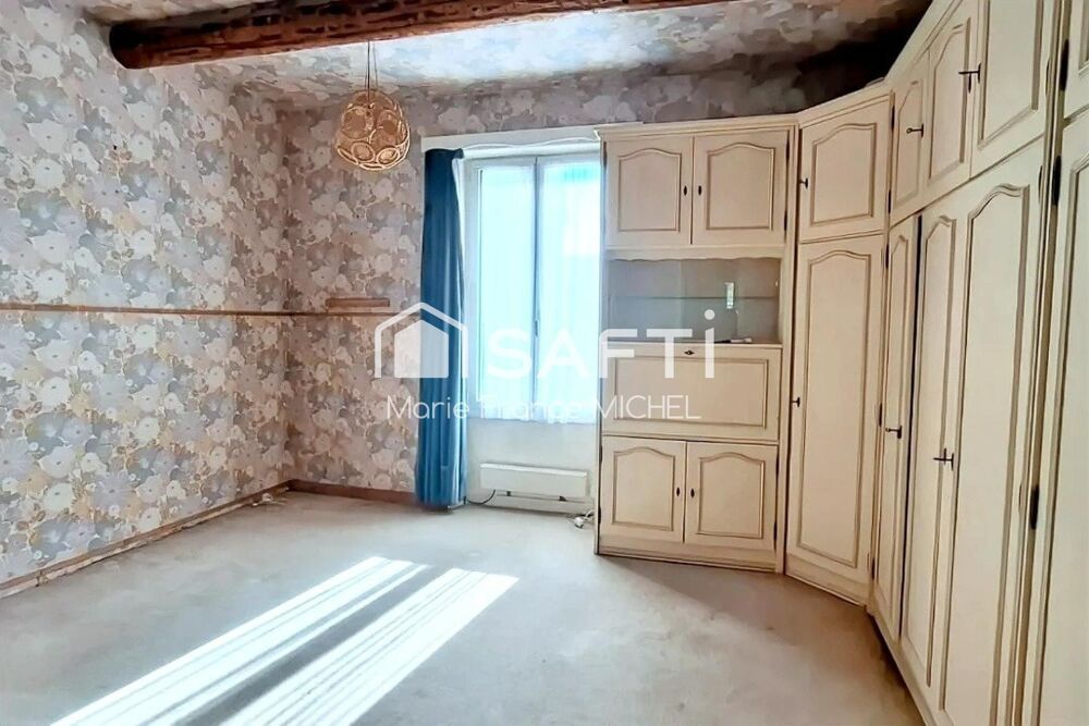 Vente Maison Au cœur de Pernes-les-Fontaines, charmante maison de village pleine d'authenticité.  D'environ 170 m², elle offre 6 pièces dont Pernes-les-fontaines