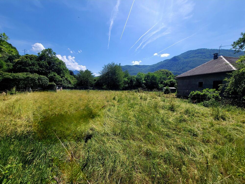 Vente Terrain A Fronsac Terrain constructible de 737m²,  plat et clos sur trois côtes et vue sur les montagnes. Fronsac