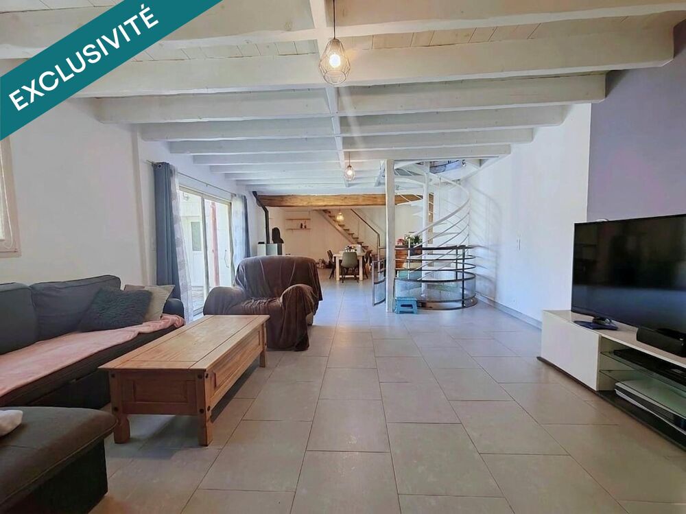 Maison avec grande pièce de vie coup de coeur et garage.