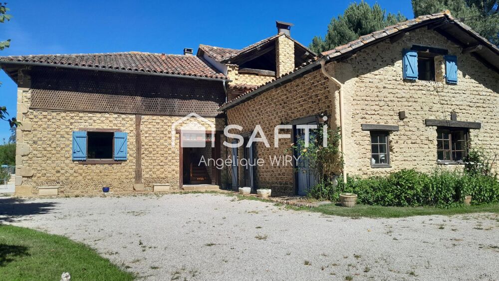Vente Maison Description de cette maison de 278 m² avec piscine et terrain de plus de 7000 m² Castelnau-magnoac