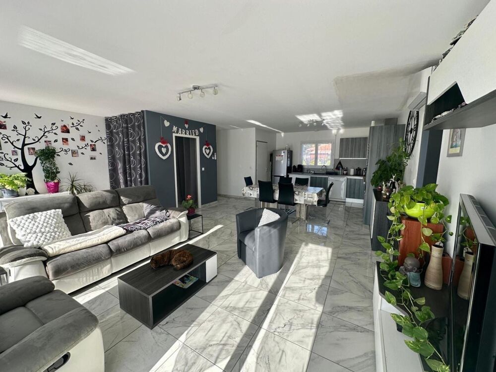 Vente Maison Maison récente T5 d'environ 105 m² sur un terrain clos de 2700 m² avec piscine chauffée et grand garage. Arblade-le-haut