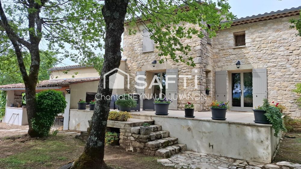 MAS PROVENCAL au calme sans vis à vis et proche du village