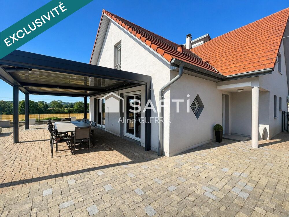 Belle maison à l'architecture soignée de 190 m² avec piscine sur sous-sol complet et terrain de 1078 m².