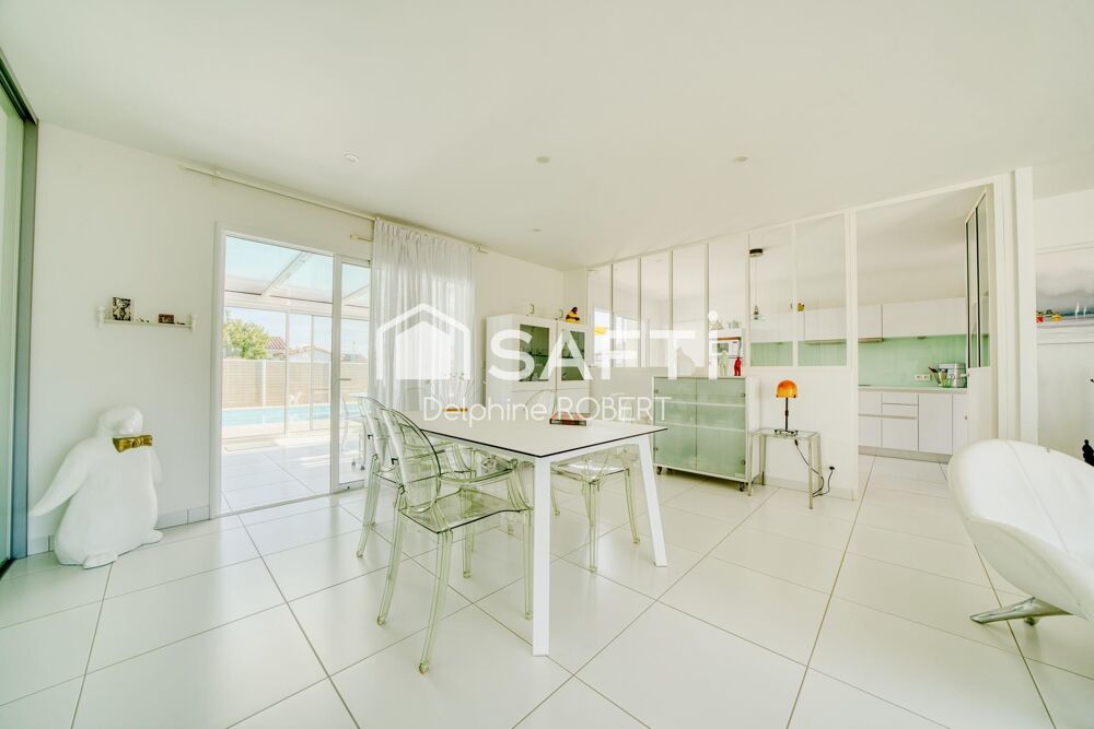 Vente Maison Plain-pied contemporain avec piscine aux prestations soignées Corme-royal
