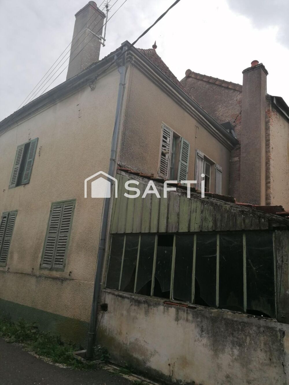 Maison de village avec cave sur 3 niveaux - 132 m2 à rénover entièrement