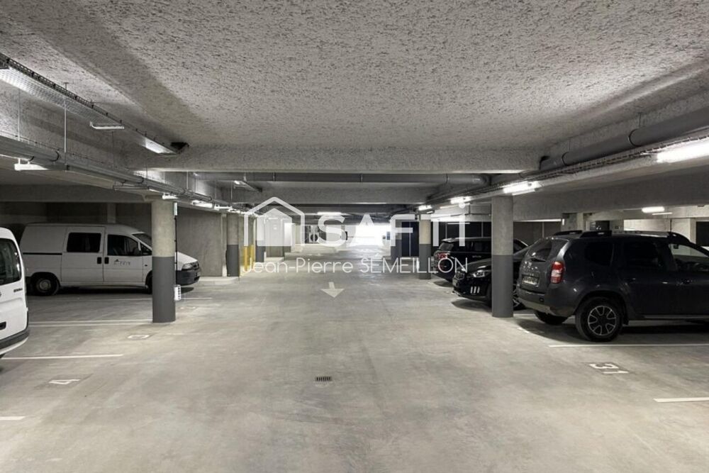 Studio lumineux, climatisation, terrasse, parking