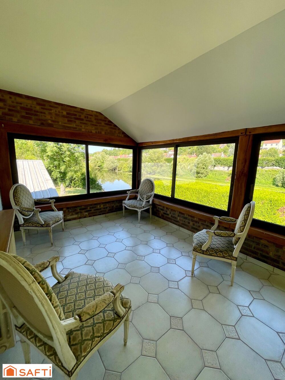 Magnifique propriété avec accès direct sur la seine