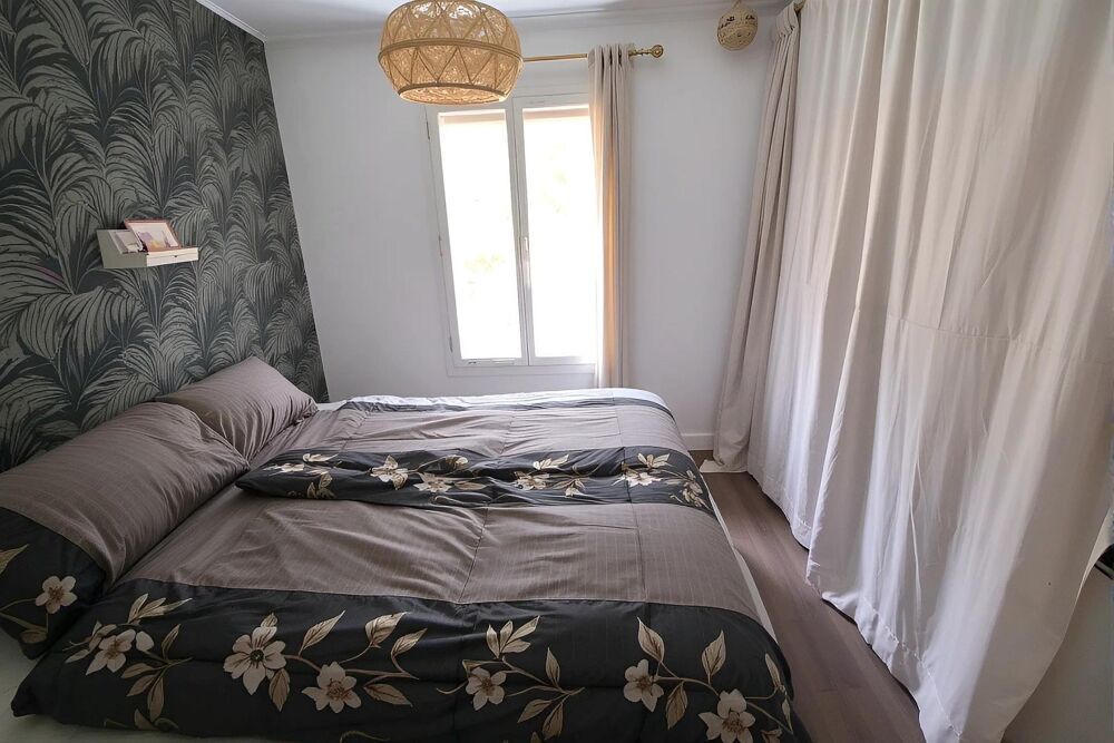 Vente Maison maison de 92 m2 avec trois chambres et un bureau situé a Saint Quentin de Baron sur un terrain de 440m2 proche de toute commodit Saint-quentin-de-baron