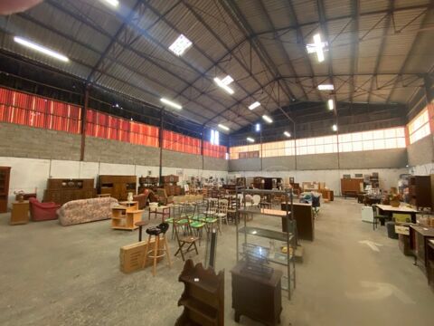 D&eacute;p&ocirc;t  de 720m2 sur un terrain de 1120m2 149000 79400 Saint-maixent-l'ecole