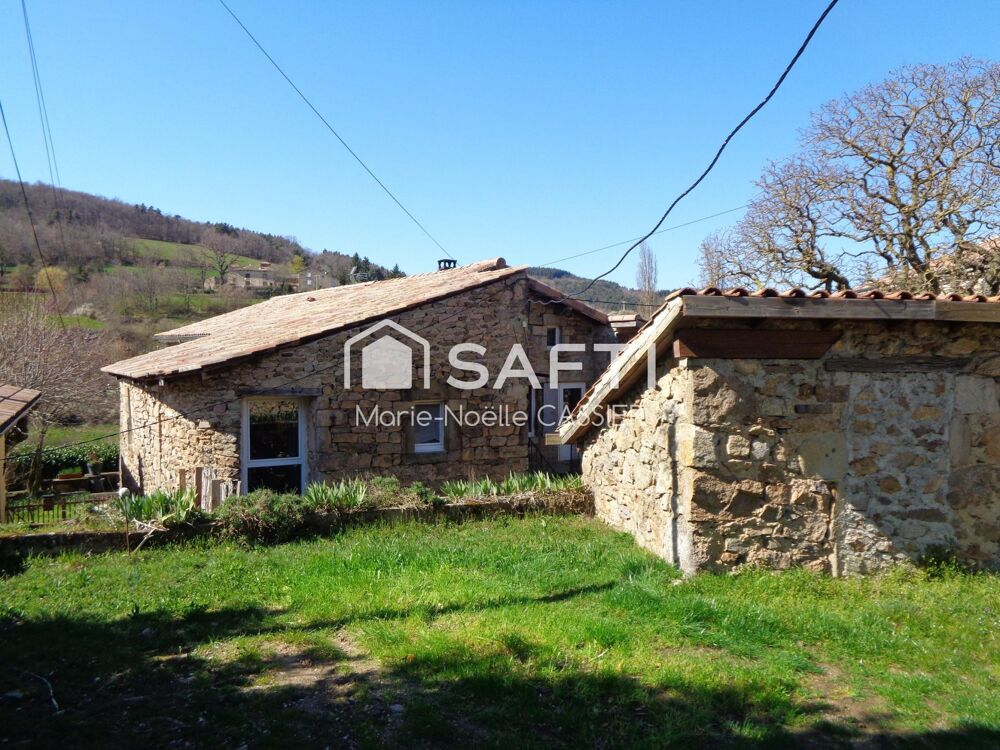 Authentique maison ardéchoise en pierre avec dépendances, au calme dans un petit hameau