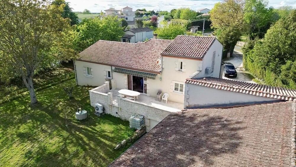 Ensemble immobilier idéalement situé entre Villeneuve-sur-Lot et Agen de nombreuses dépendances sur une parcelle de 2454m2