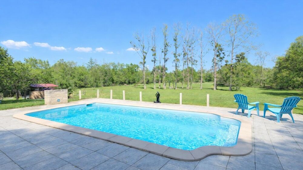 Domaine rare avec dépendances et piscine