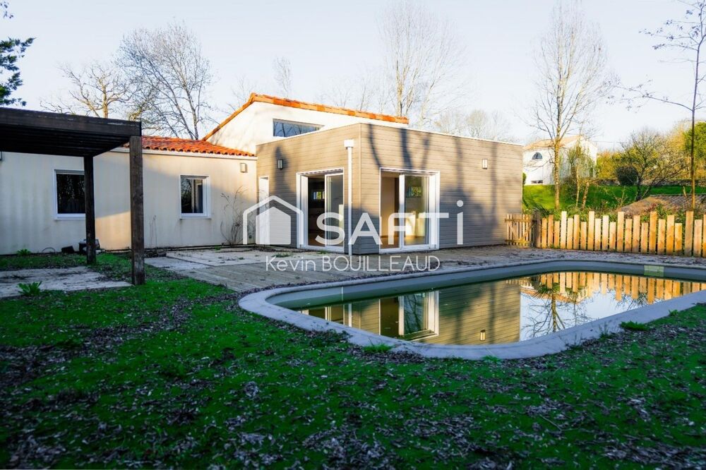 Maison lumineuse avec piscine et terrasse