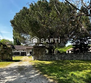Vente Maison Superbe ensemble immobilier sur plus de 29 hectares Bonneville-et-saint-avit-de-fumadieres