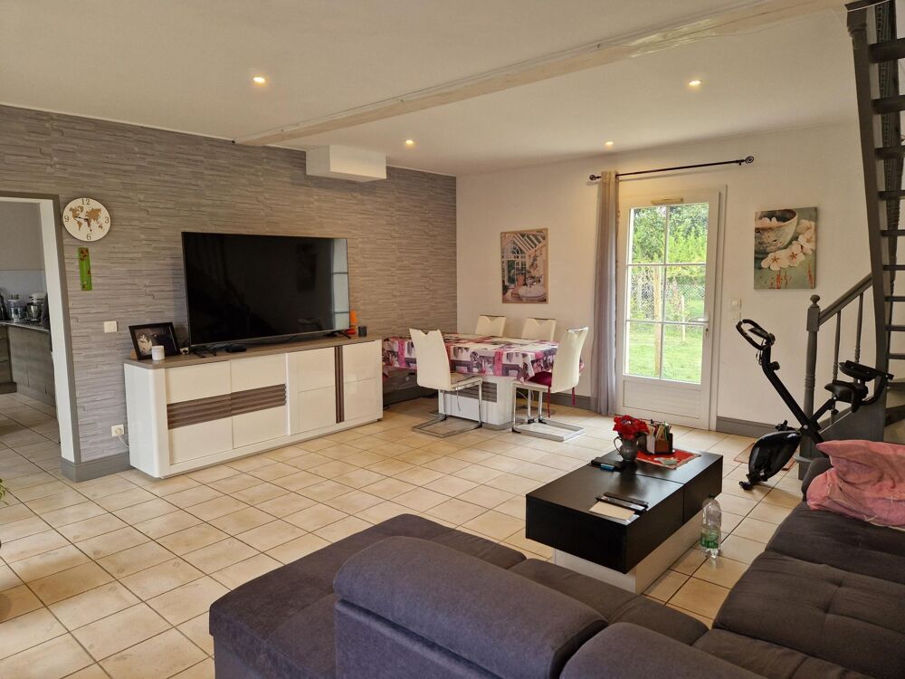 Vente Maison Coup de cœur assuré pour cette lumineuse maison de 135 m² avec suite parentale, terrasse couverte  et agréable terrain clos et p Saint-genis-de-saintonge