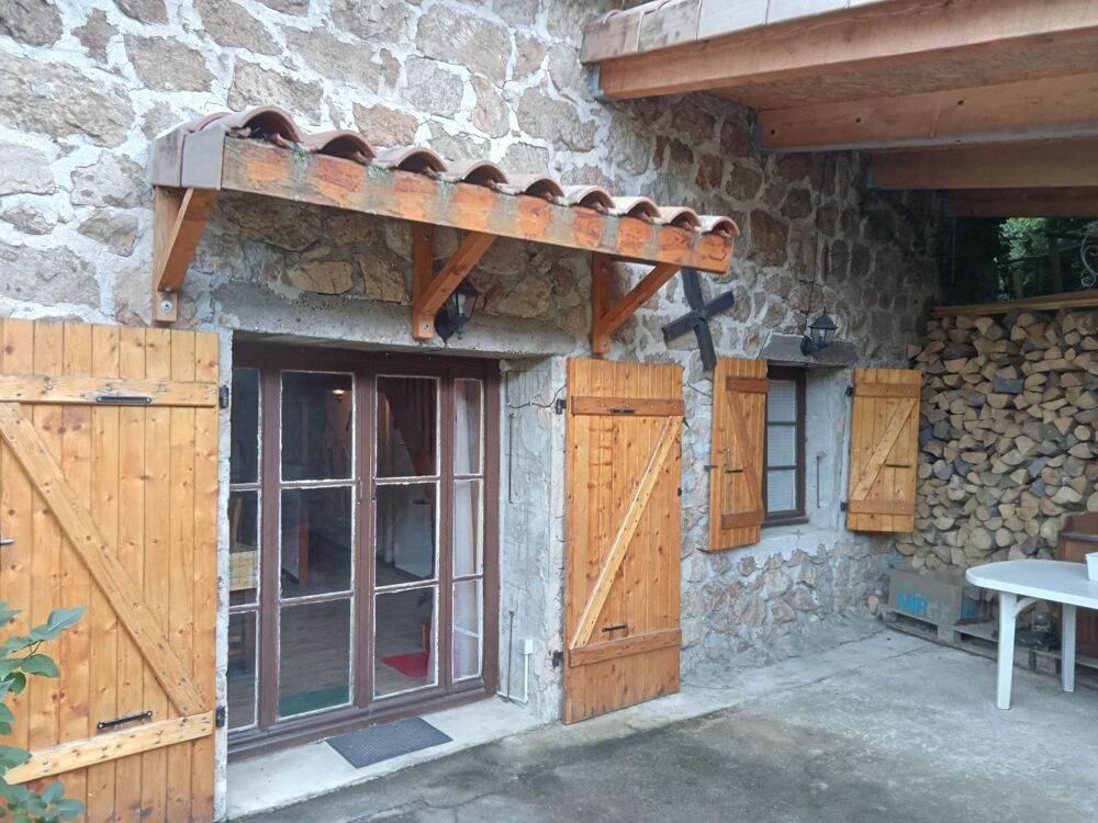 Authentique maison ardèchoise en pierre de 112m², terrain de 1180m² attenant et source