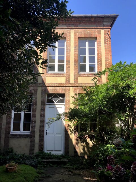   Beau presbytère à aménager en logements 