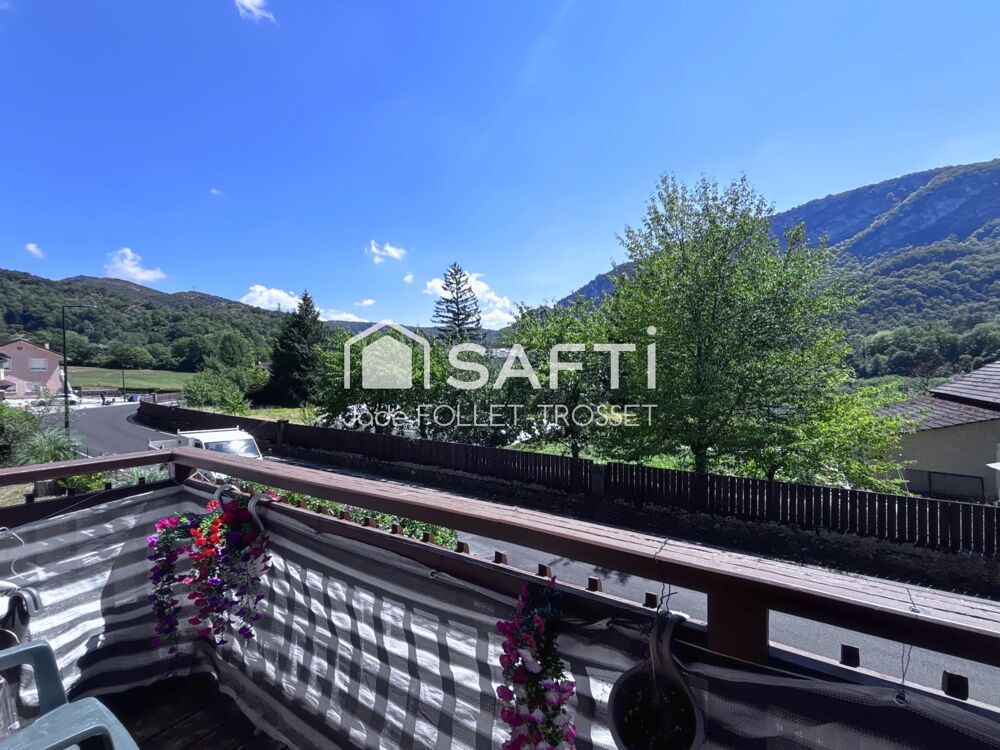 Vente Maison À Thoirette, une maison nichée au pied de la petite montagne du Jura Thoirette