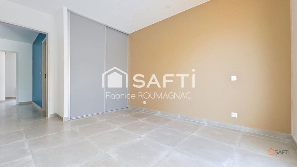 Villa de 93 m² avec trois chambres et piscine.