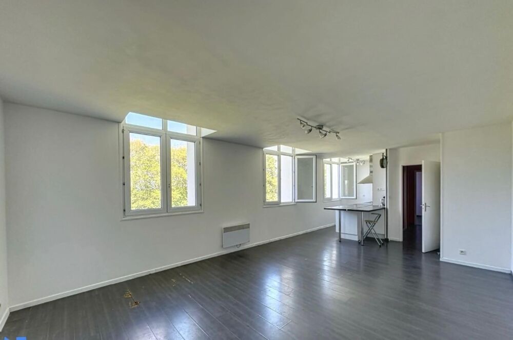 PLOUGONVELIN- APPARTEMENT AU CALME