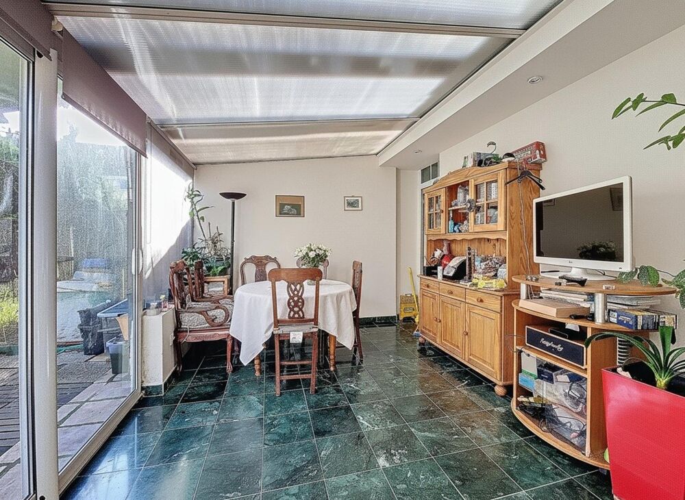 Proche RER, 4 chambres, 2 salles de bain et 3 wc
