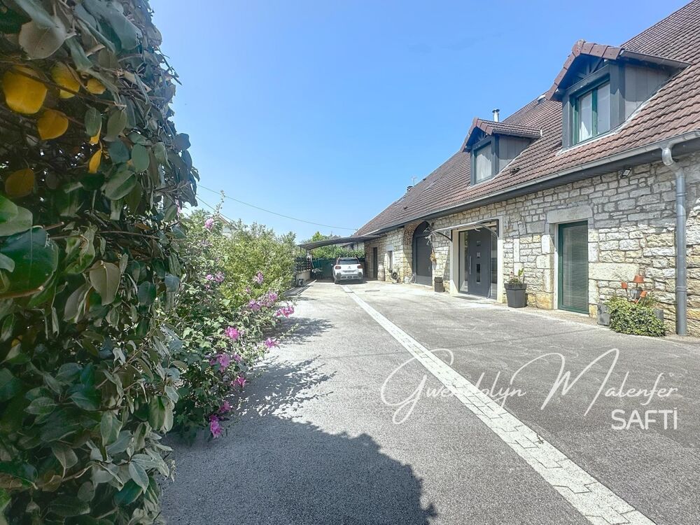 Magnifique maison en pierre avec intérieur contemporain