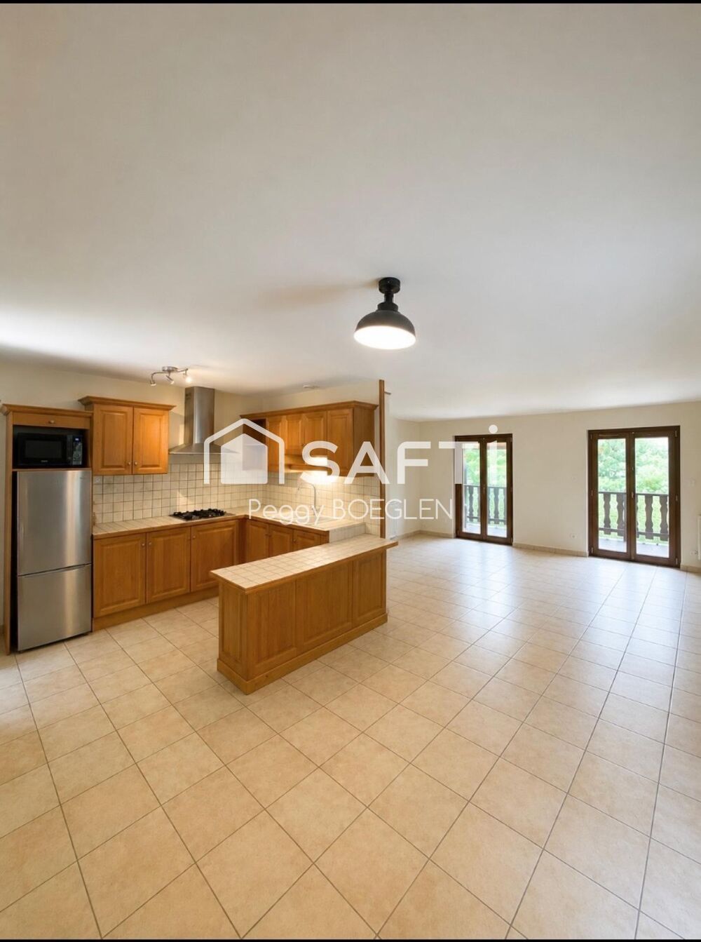 Superbe propriété de 8520 m 2 avec plain pied 3 chambres et garage indépendant