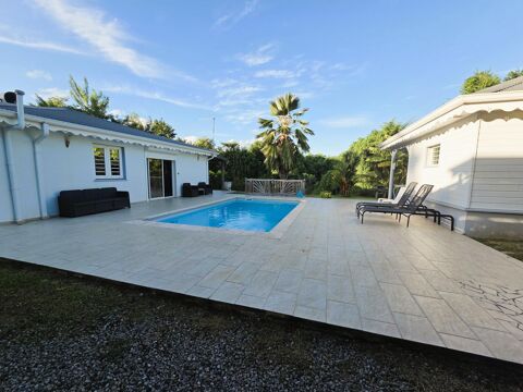   SAINTE-ANNE – ENSEMBLE IMMOBILIER RÉCENT AVEC PISCINE – 3 LOGEMENTS Maison - 8 pièce(s) - 140 m²
