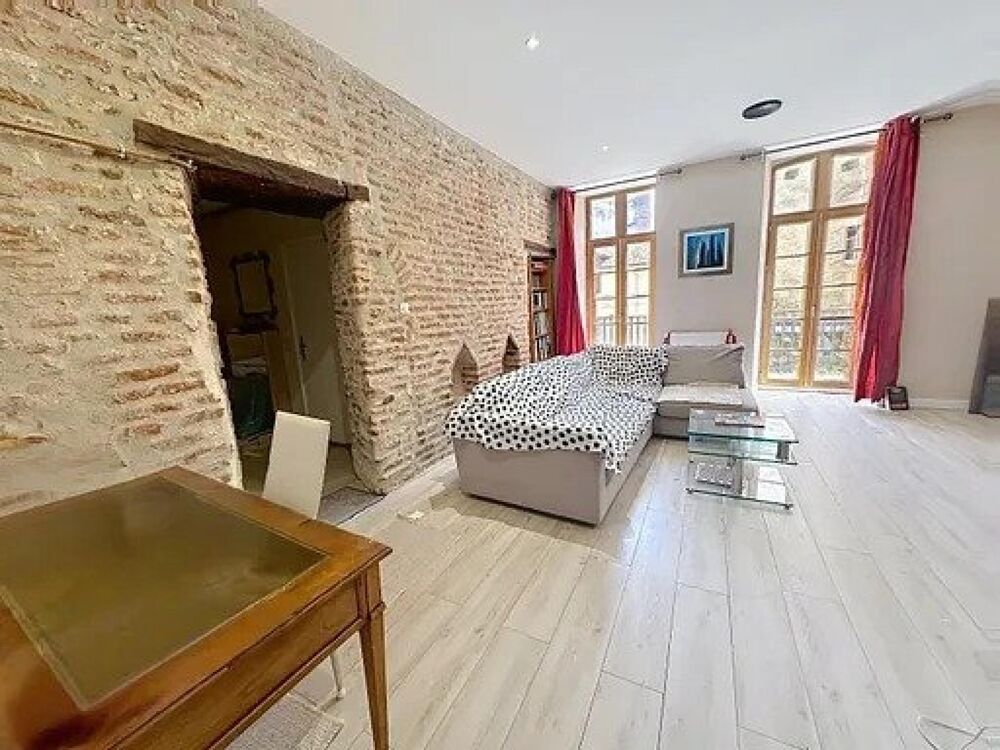 Situé au coeur du centre historique de Cahors appartement T 4 avec balcon